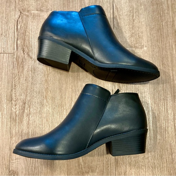 NWOT Classic Black Ankle Boots SZ 10 - Picture 11 of 16